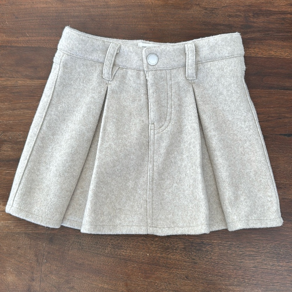 Toddler pleated mini skirt.